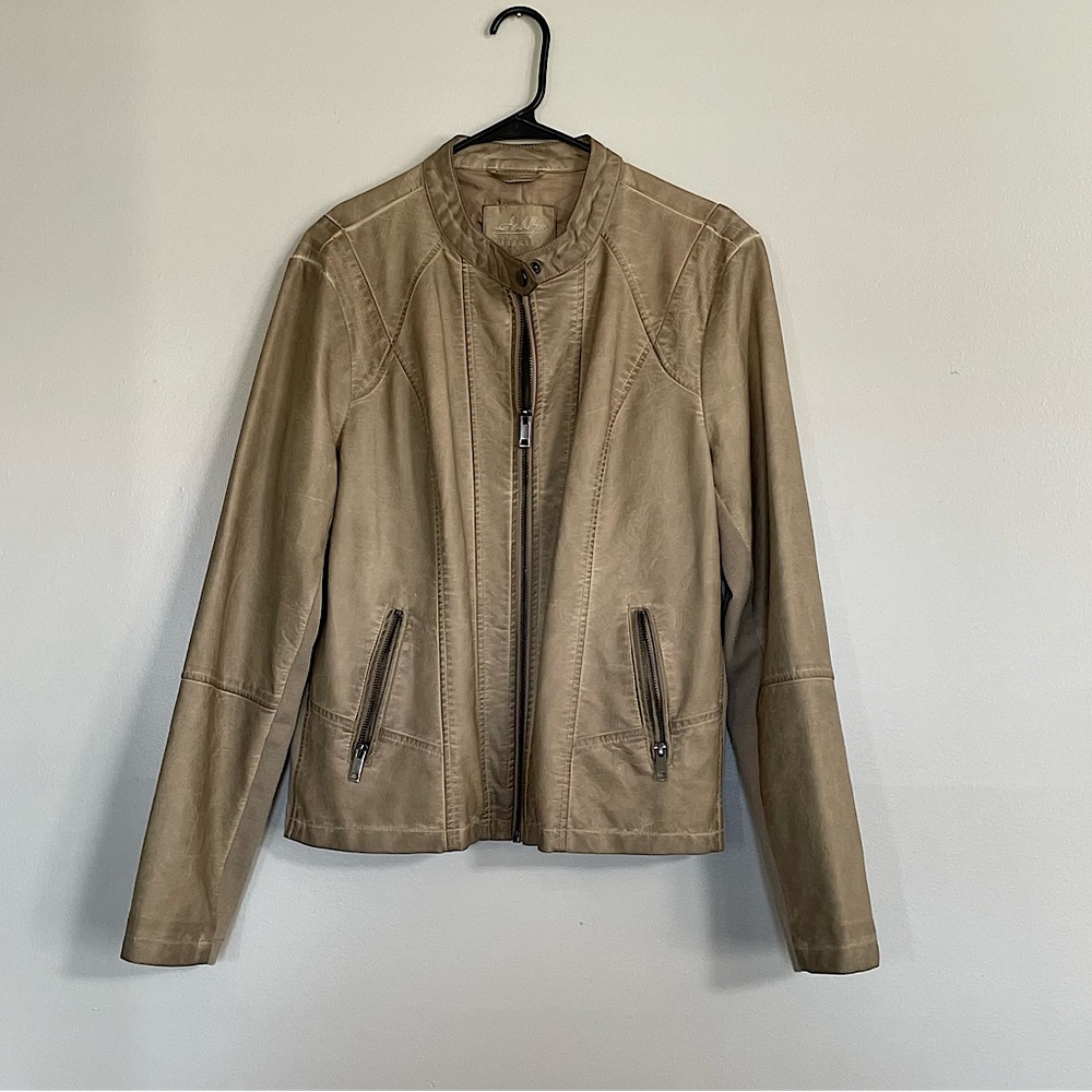 Sebby Collection Women’s Faux Leather Jacket. Size XL. Light Taupe